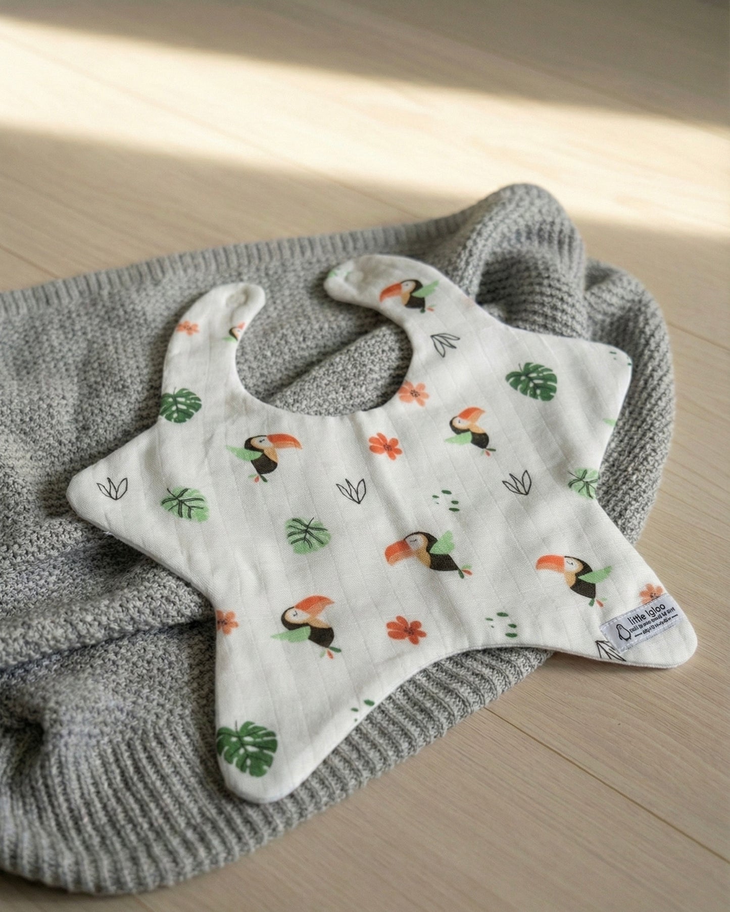 Little igloo 100% Premium organic cotton Muslin Baby bibs | pack of 4